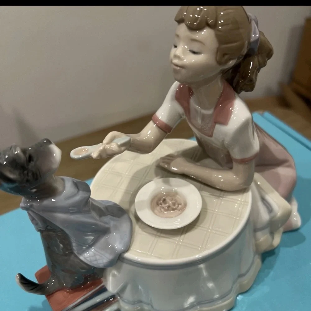 NEW LLADRO TEA TIME GIRL FIGURINE BRAND NEW IN BOX